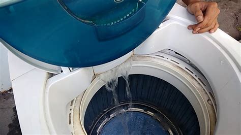 Cara Membuang Air di Mesin Cuci 2 Tabung